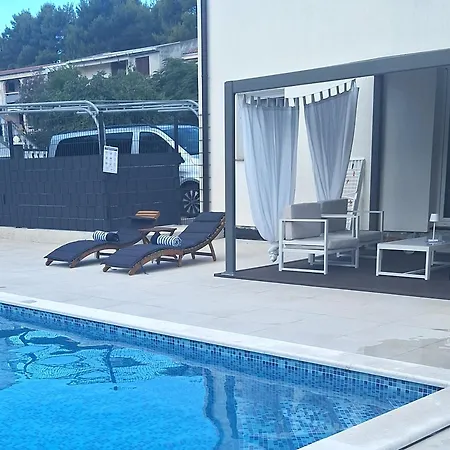 Olea Apartment Vir